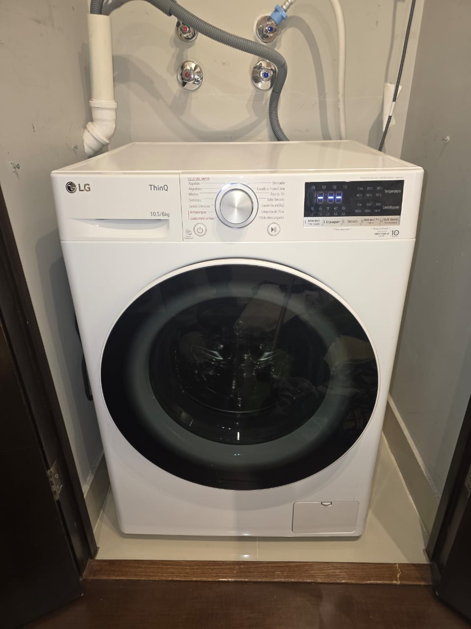 Lavadora secadora LG ThinQ 10.5/6 kg