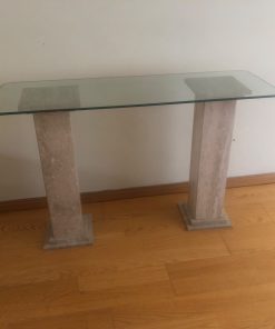 Arrimo mármol y vidrio templado pilares