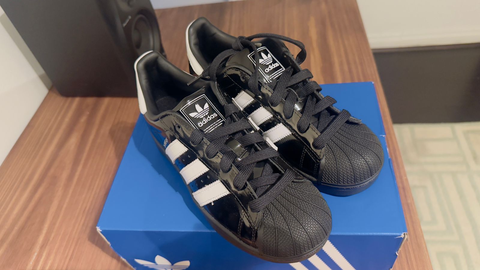 Zapatillas adidas súper Star Negras Charol - Imagen 2