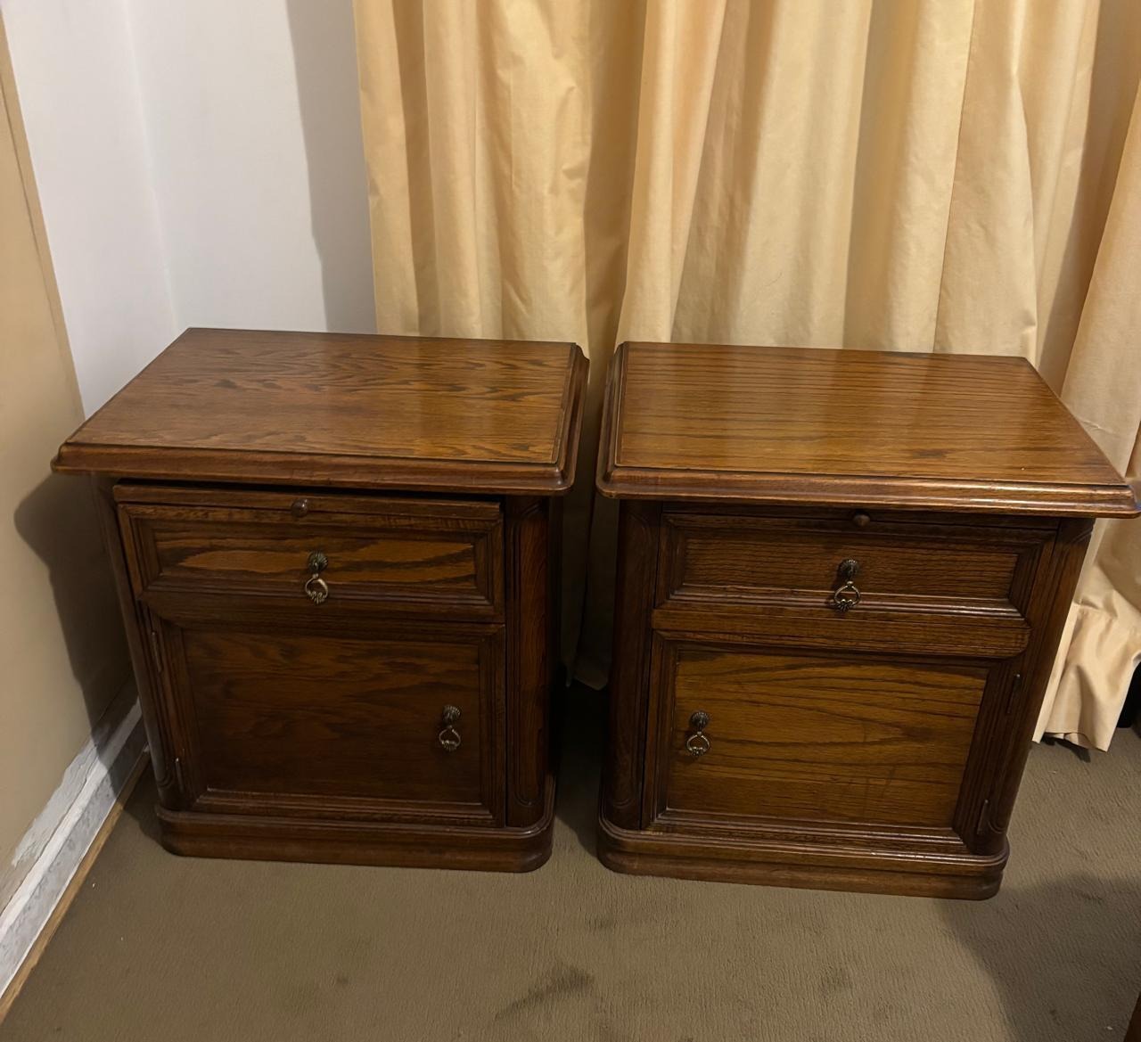 Par veladores madera maciza encina