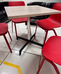 Mesa de comedor diario cuadrada melamina