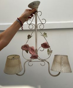 Lámpara de techo estilo provenzal con flores
