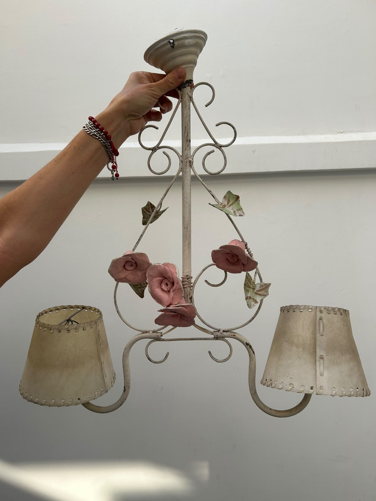 Lámpara de techo estilo provenzal con flores