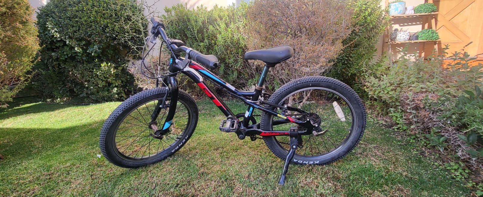 Bicicleta juvenil GT Stomper Prime aro 20