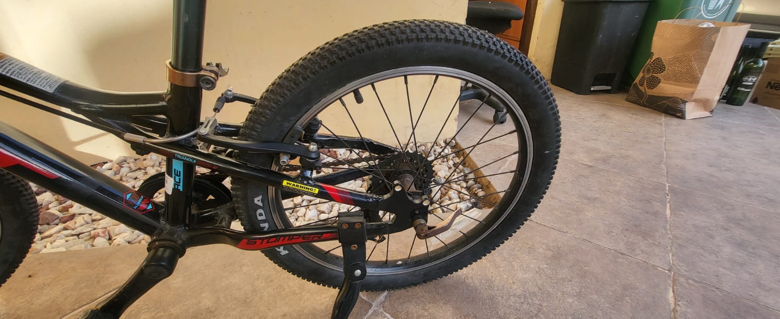 Bicicleta juvenil GT Stomper Prime aro 20 - Imagen 4