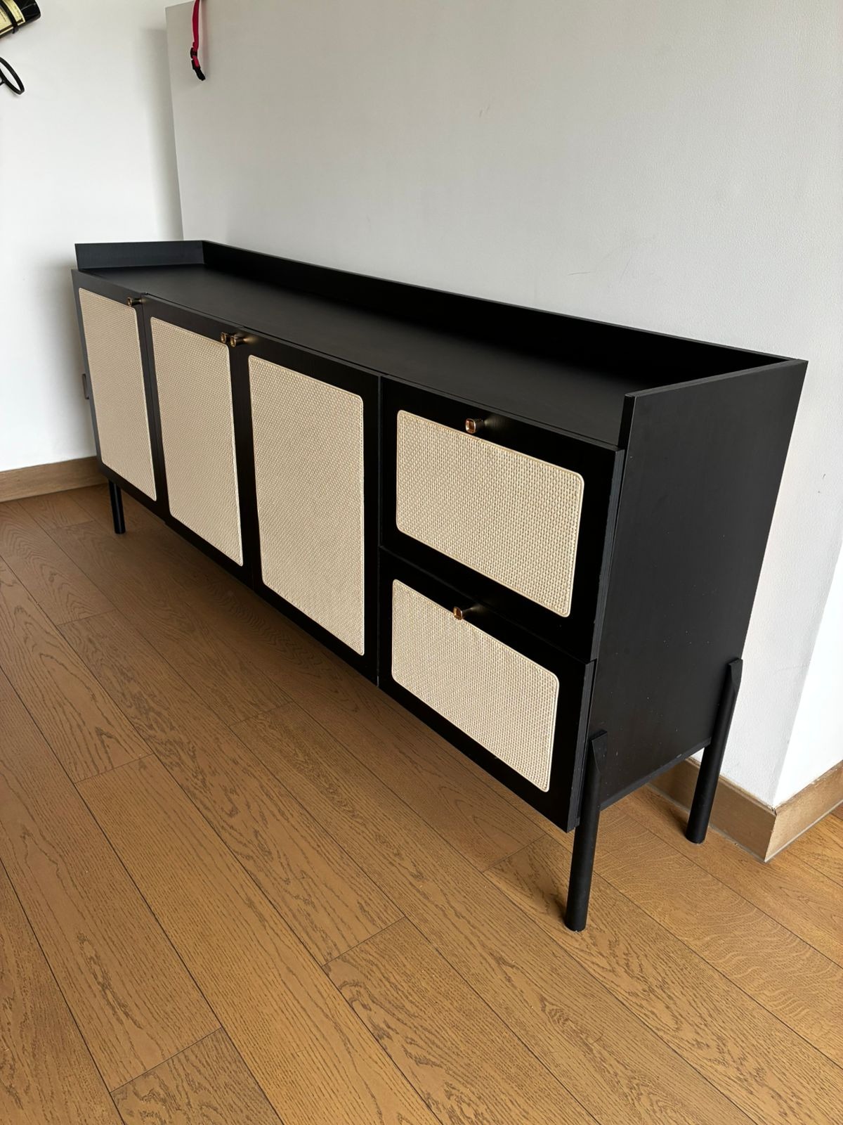 Buffet negro y beige DecoCasa