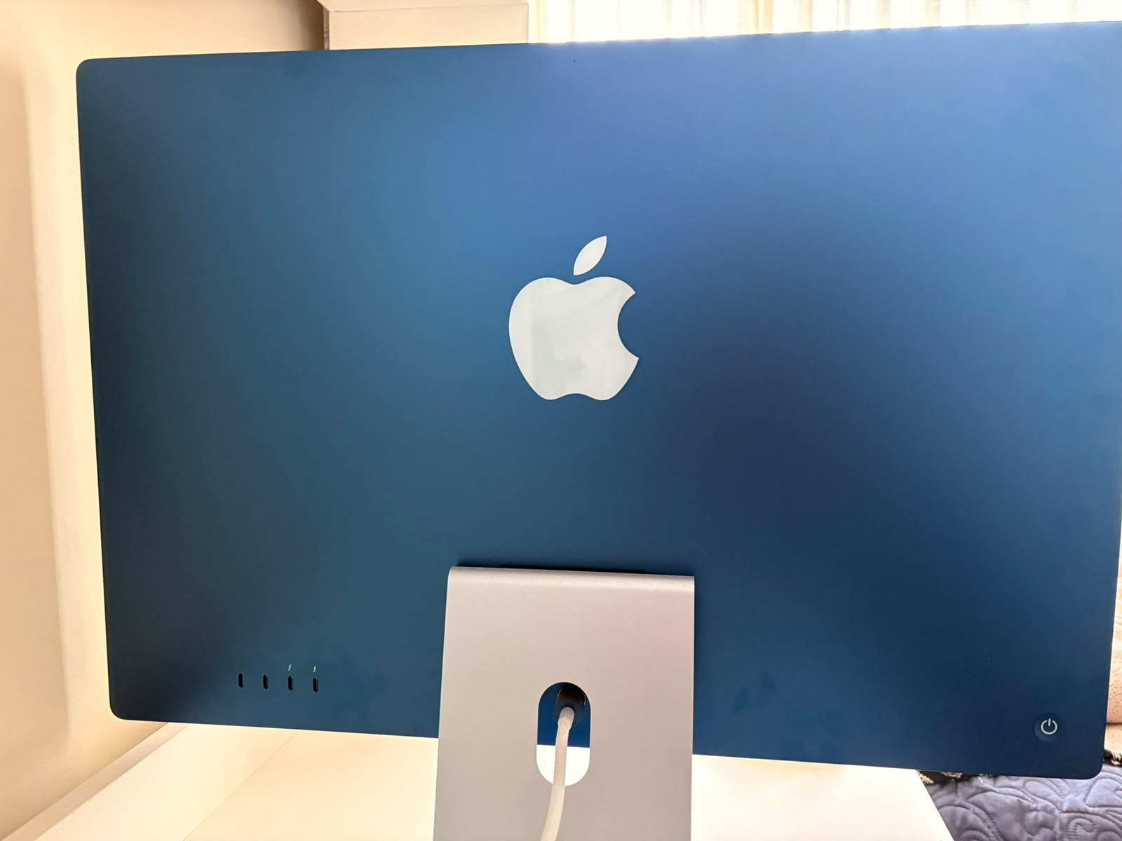 iMac apple 24” Chip M1 azul - Imagen 2