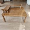 Mesa lateral con repisa