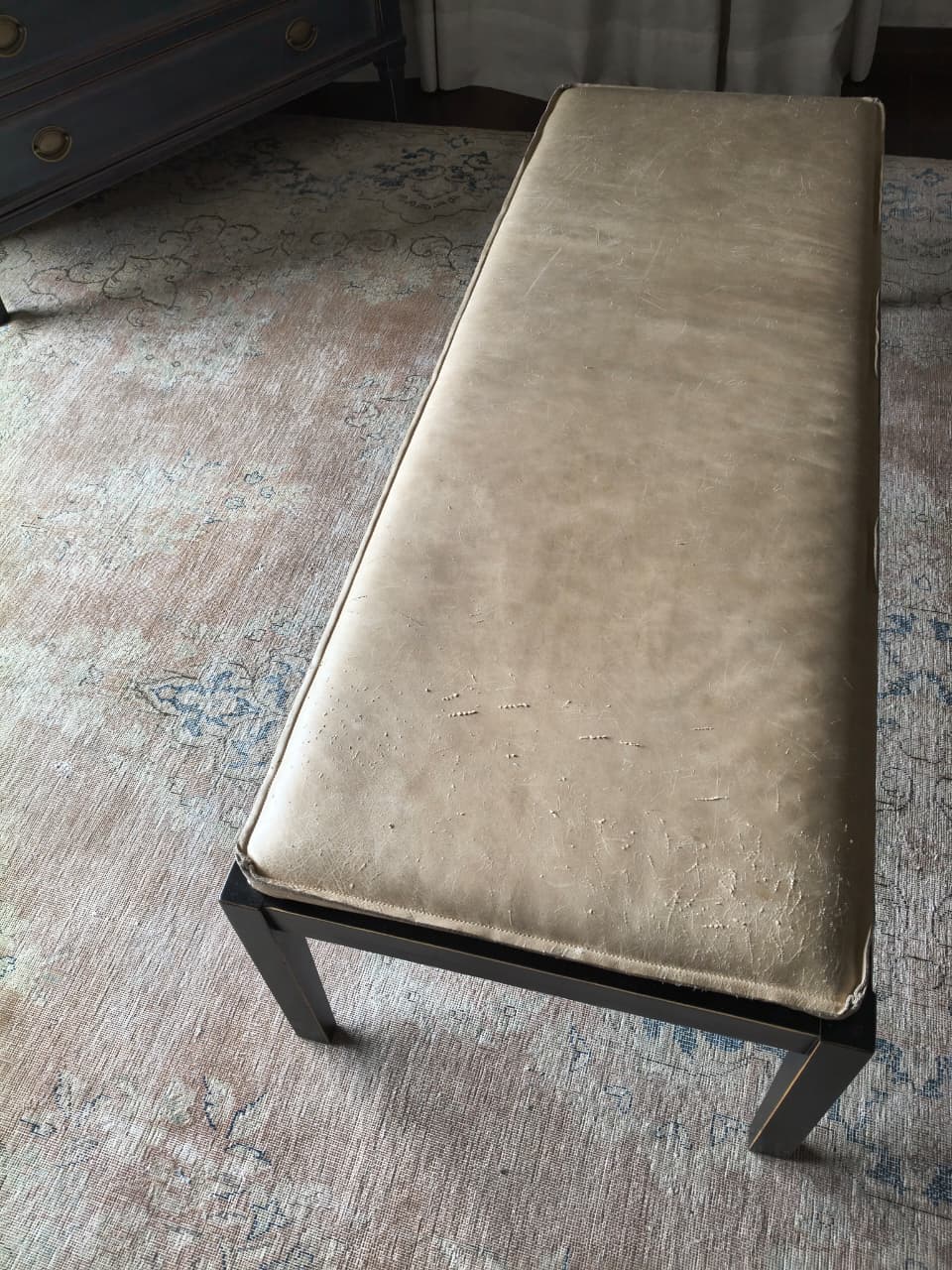 Banqueta de madera con cuero Forastero - Imagen 5