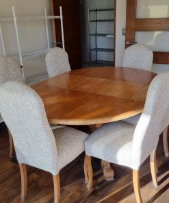 Juego de comedor extensible con 8 sillas color crudo