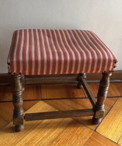 Banqueta de madera a rayas pequeña