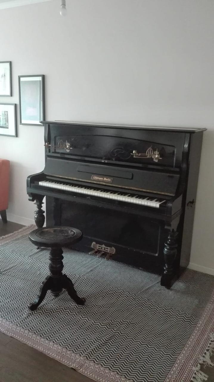 Piano vertical Litzmann-Berlín