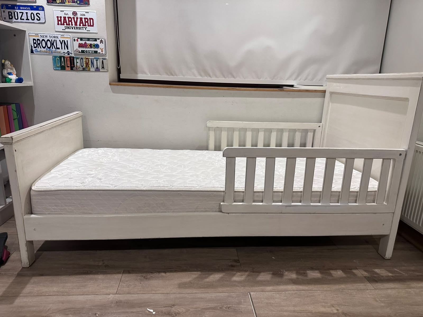 Cama 1 plaza con barandal madera