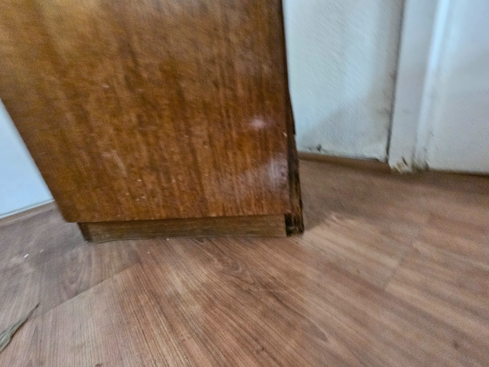 Vitrina angosta enchape madera - Imagen 4