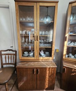 Vitrina enchapada madera 2 cuerpos