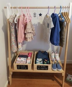 Perchero infantil Montessori de madera