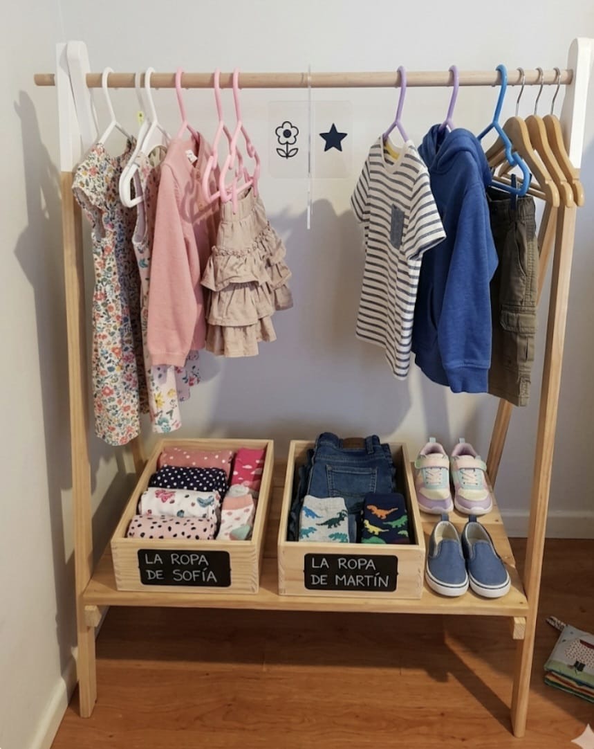 Perchero infantil Montessori de madera