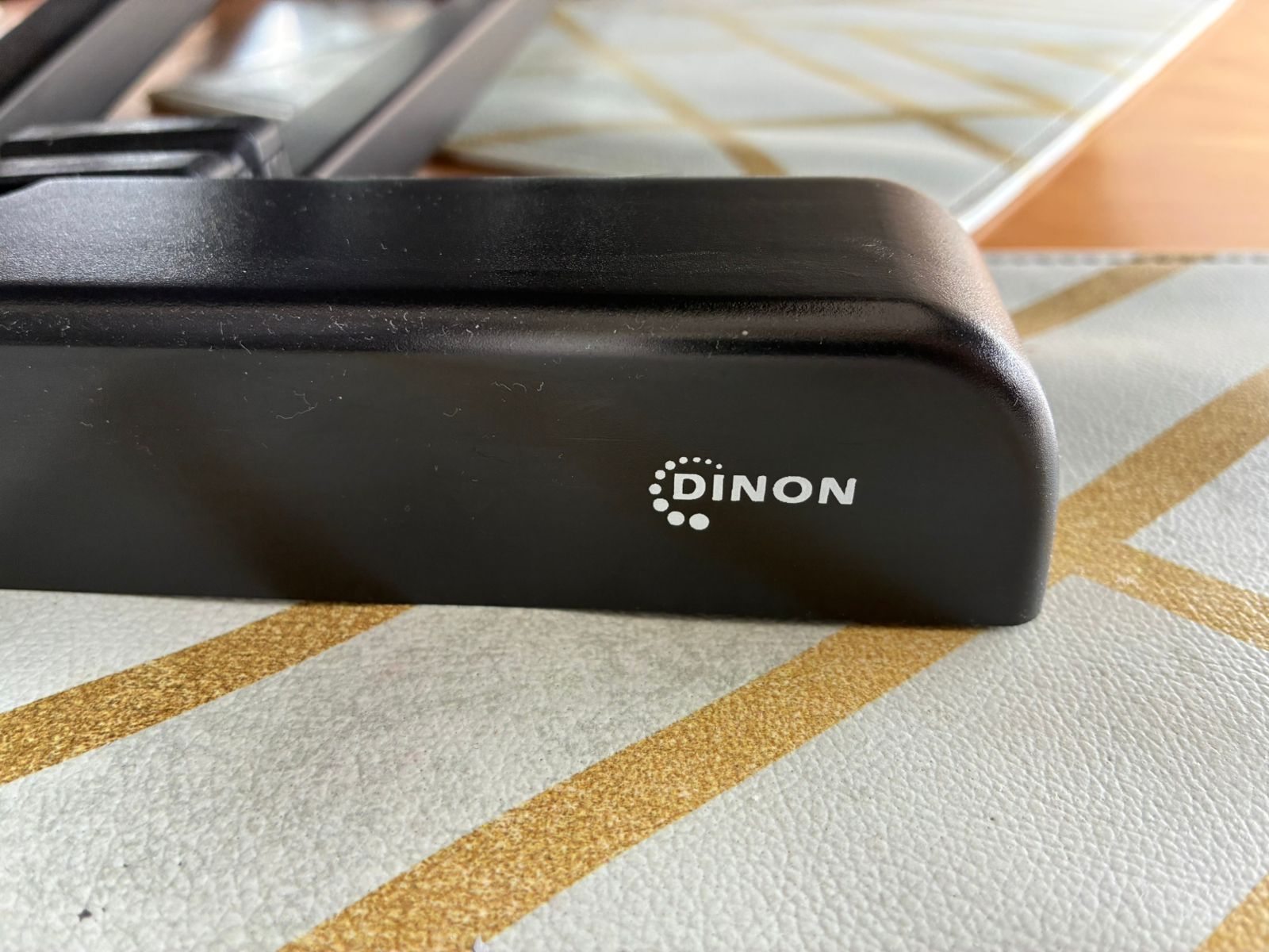 Alzador convertidor de escritorio Dinon - Imagen 6