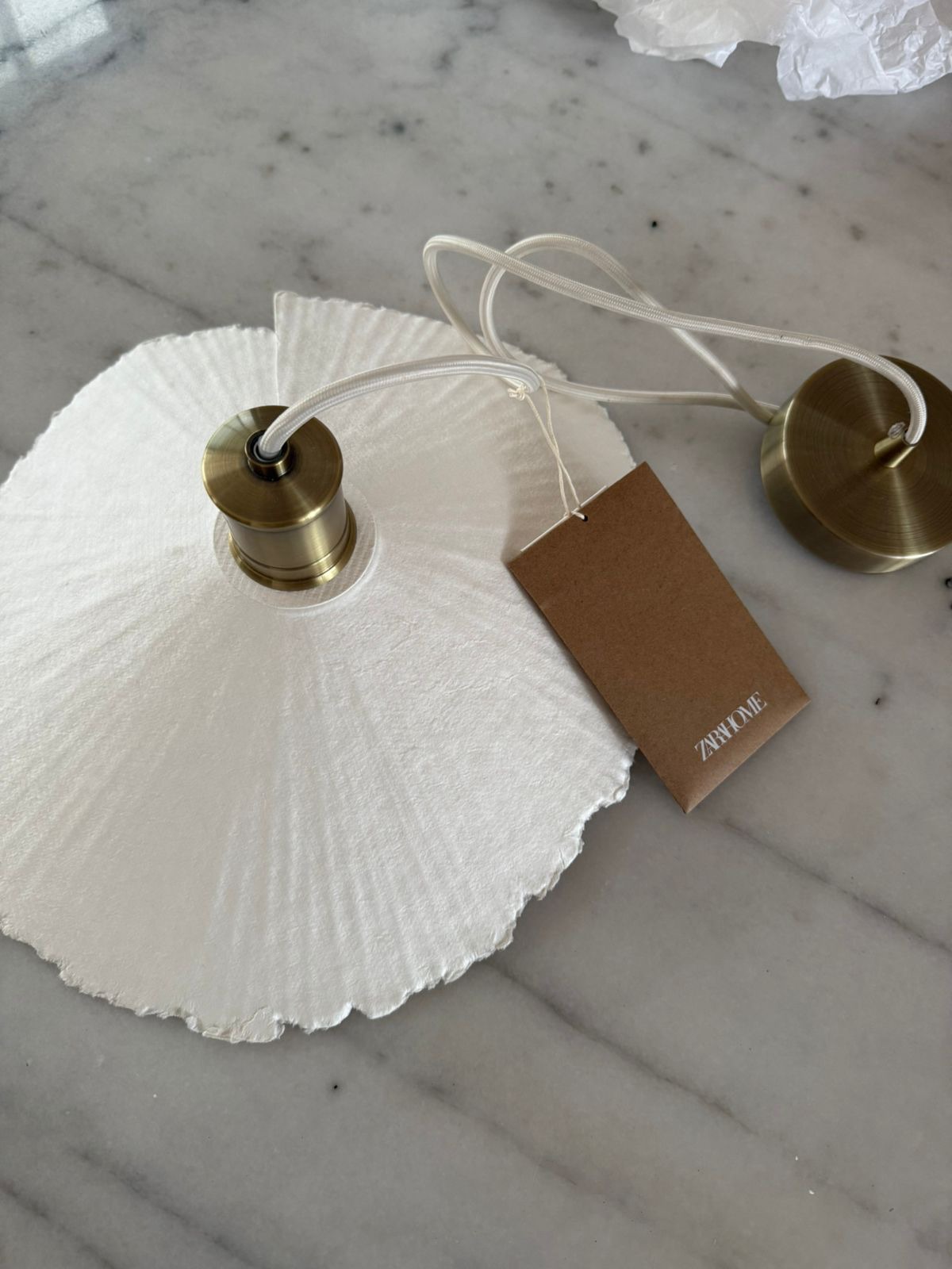 Lámpara techo Zara Home papel flor pequeña
