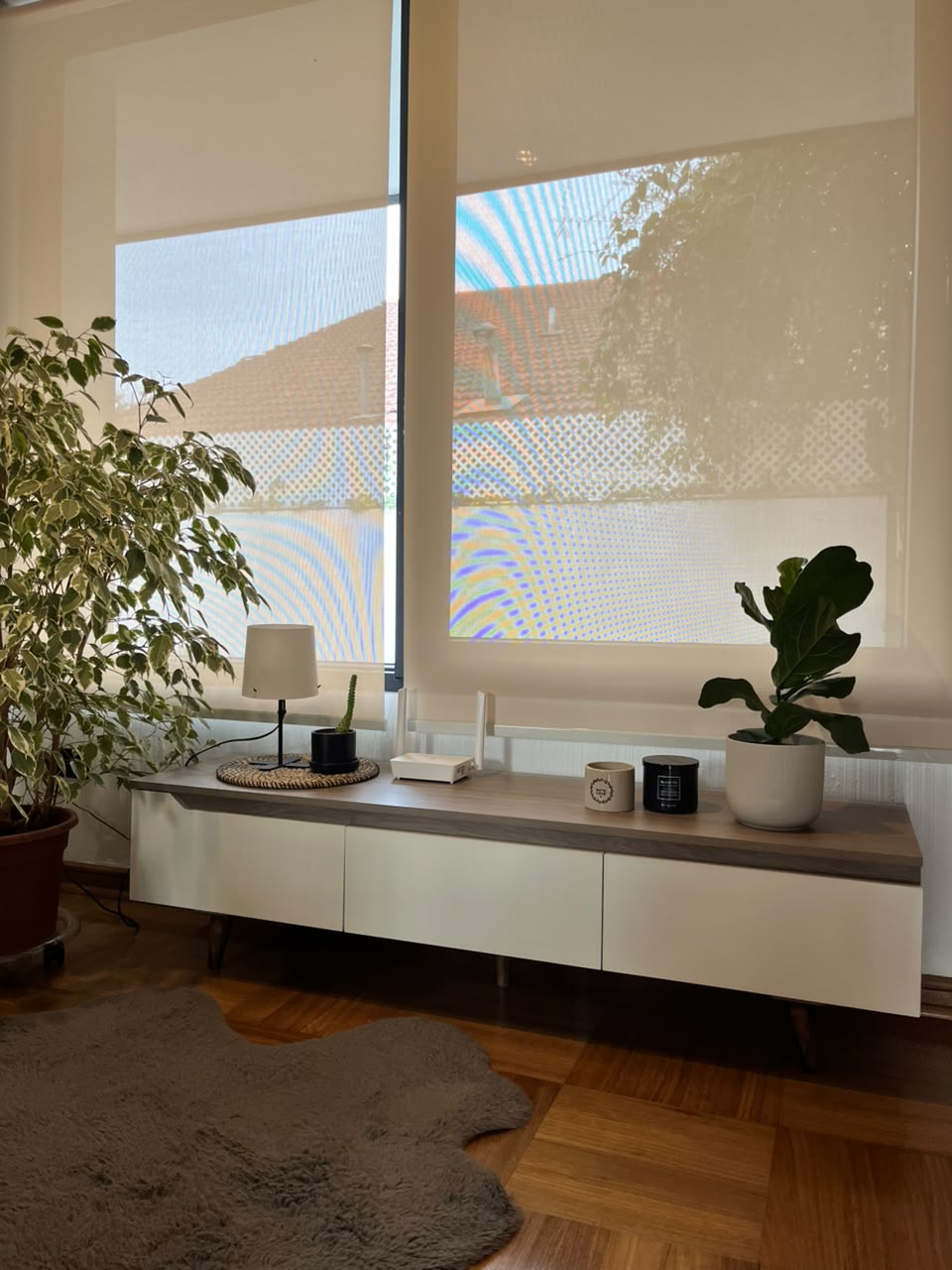 Mueble rack TV color madera y blanco - Imagen 3