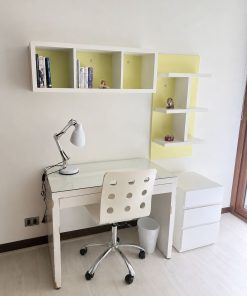 Juego escritorio con silla y muebles