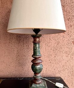 Lámpara de madera torneada envejecida