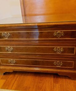 Par de veladores antiguos enchape Nogal