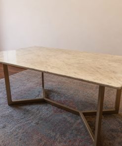 Mesa de comedor mármol y base metálica