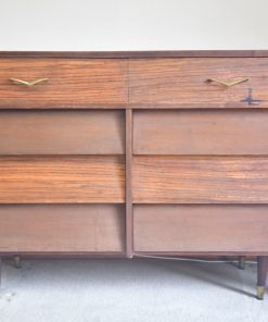 Cómoda madera antigua