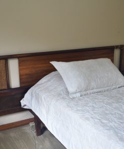 Respaldo súper King antiguo madera junco