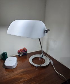 Lámpara de escritorio banquero blanca