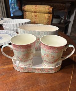 Caja con 2 tazas de té antiguas