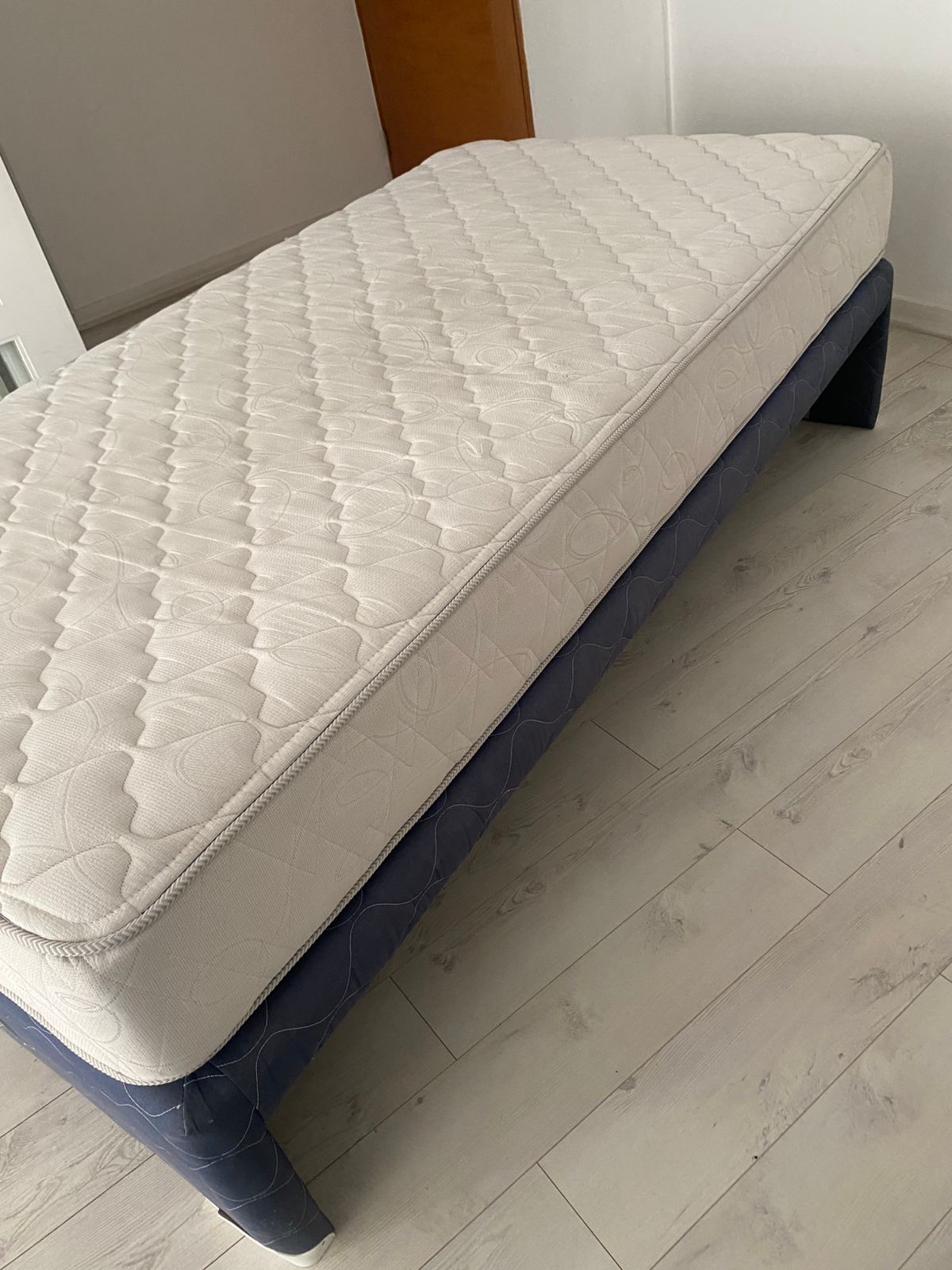 Cama 1.5 plazas base nido colchón Rosen Ergo T