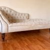 Chaise longue terciopelo blanco capitoné 