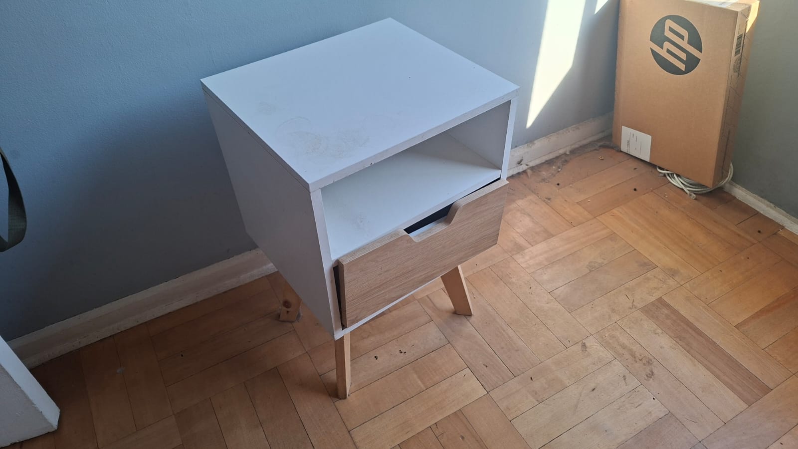 Par veladores tonos blanco madera - Imagen 4