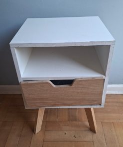 Par veladores tonos blanco madera