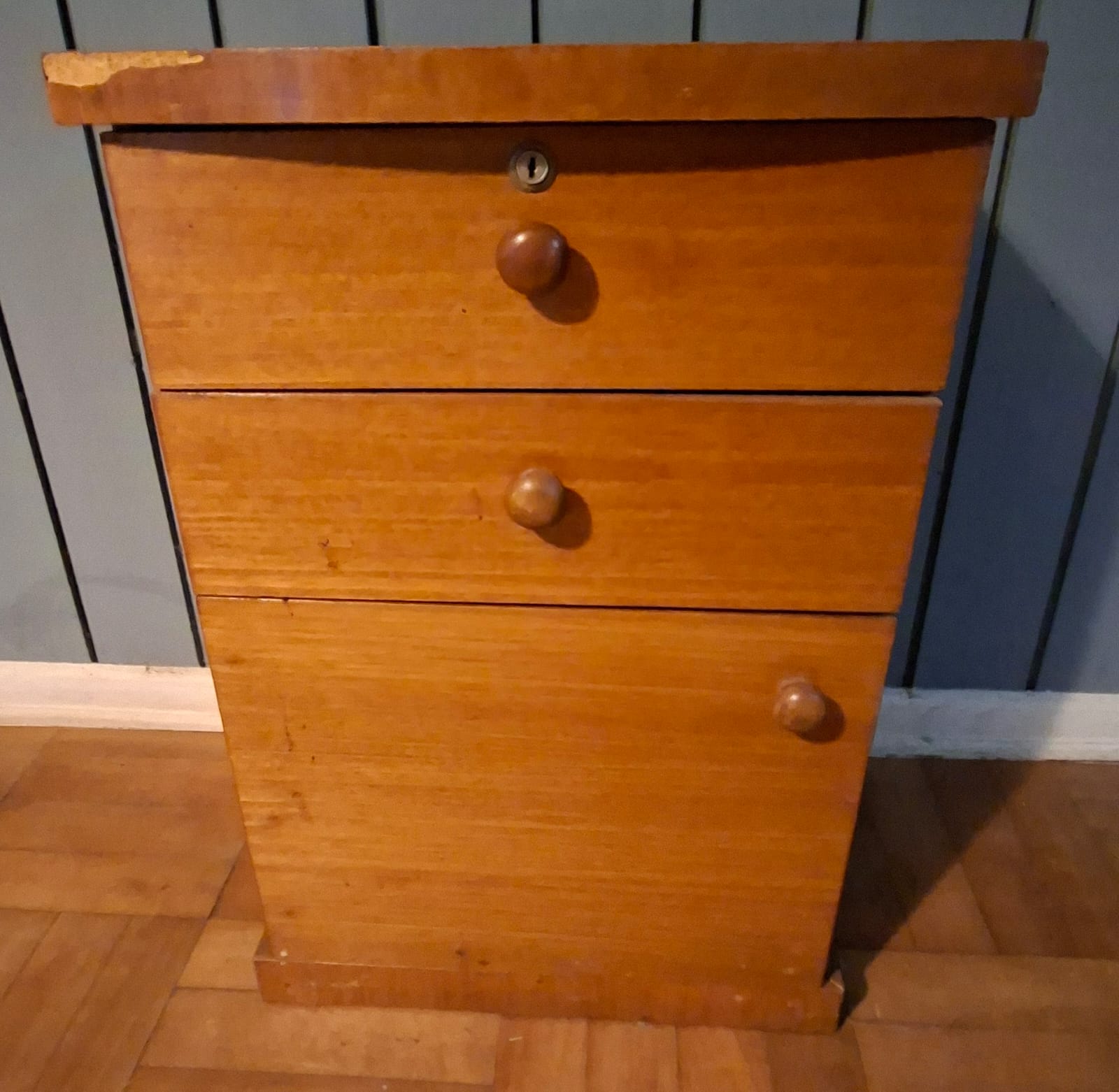 Veladores enchapado madera 2 cajones y puerta - Imagen 3