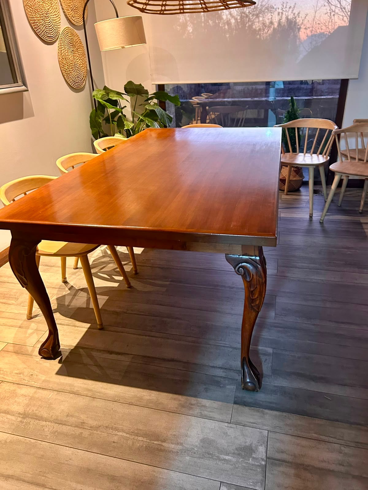 Mesa comedor madera patas talladas