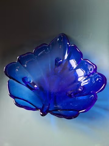 Fuente vidrio azul cobalto diseño hoja - Imagen 2