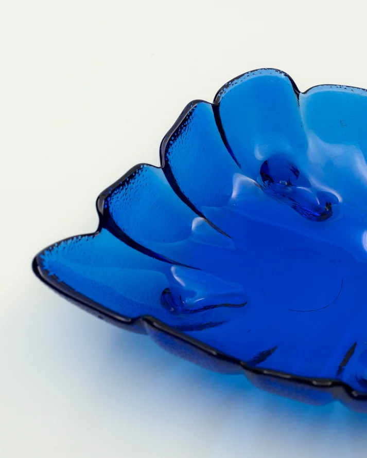 Fuente vidrio azul cobalto diseño hoja - Imagen 3