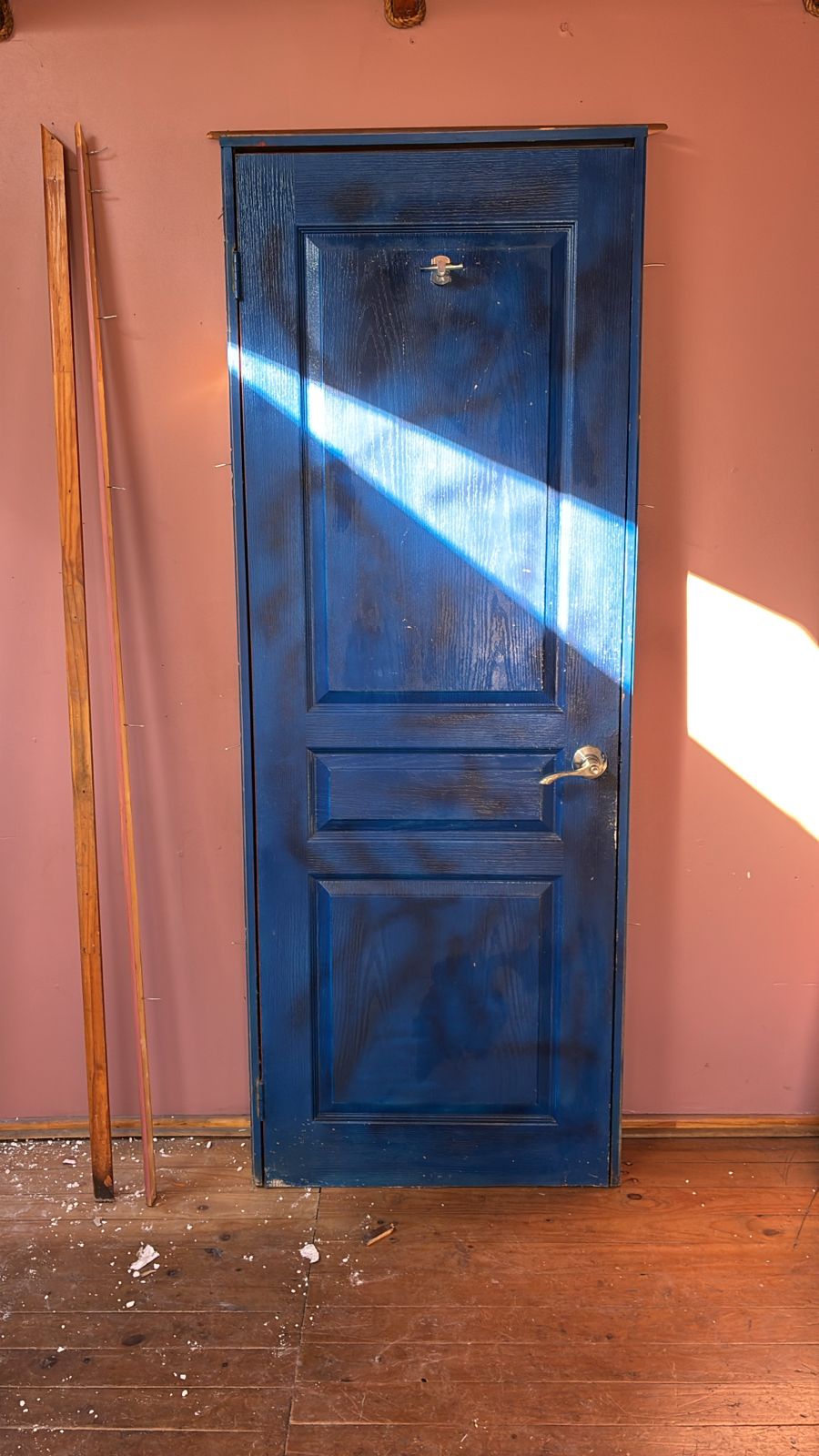 Puerta 3 paneles terracota y azul - Imagen 8