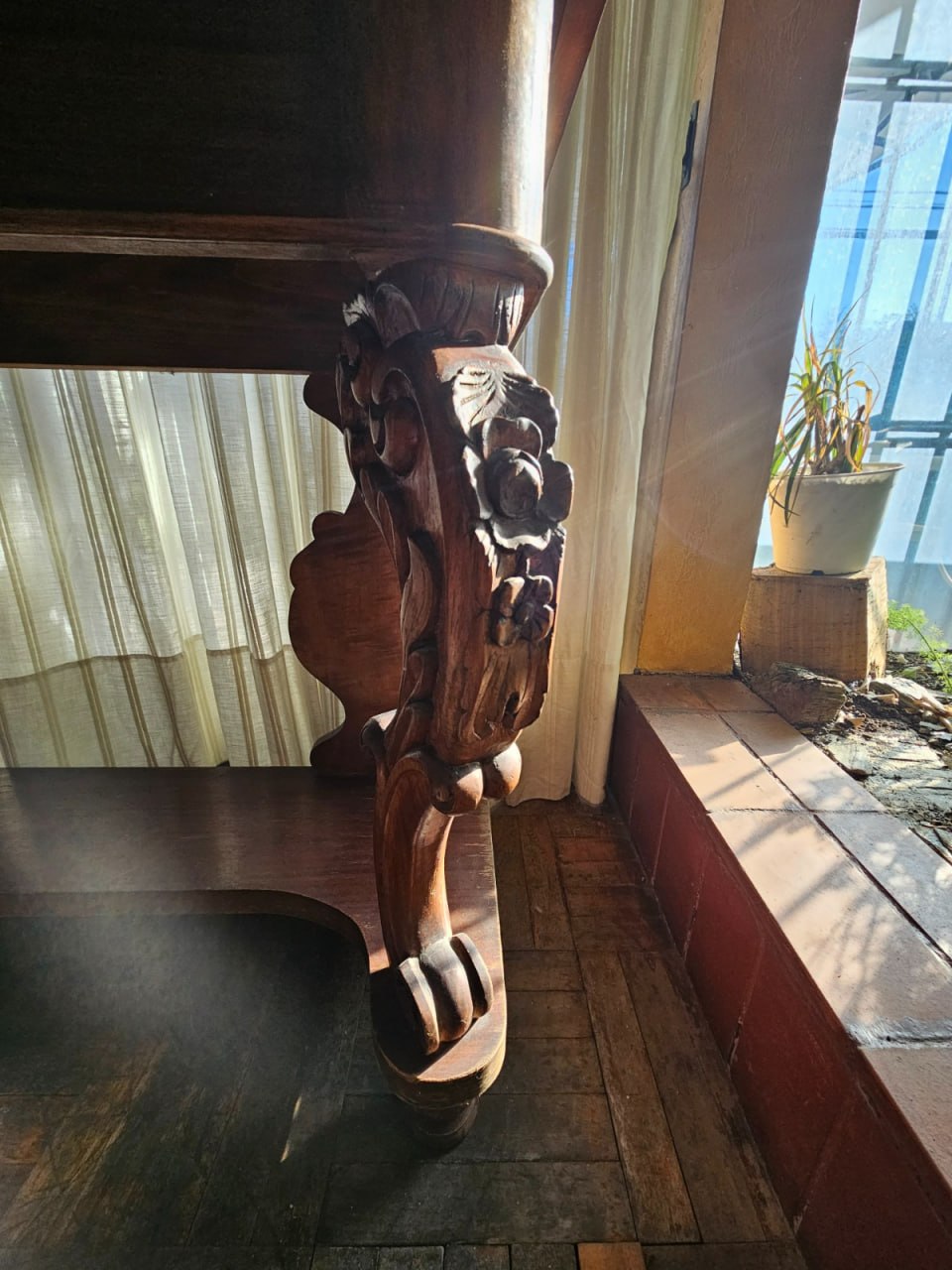 Arrimo patas madera talladas