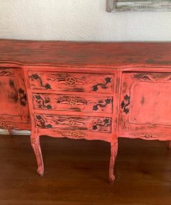 Buffet normando rojo vintage