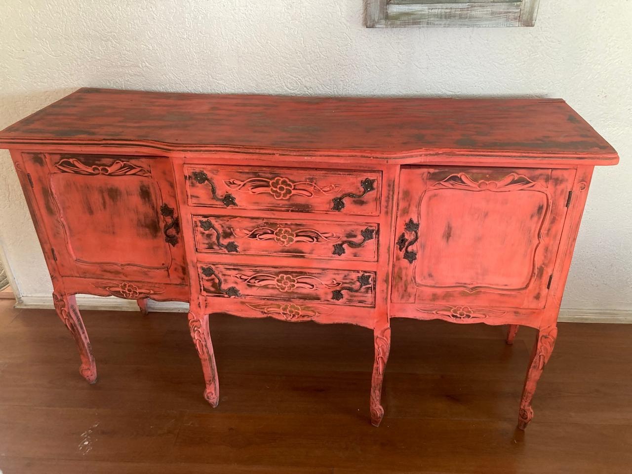 Buffet normando rojo vintage