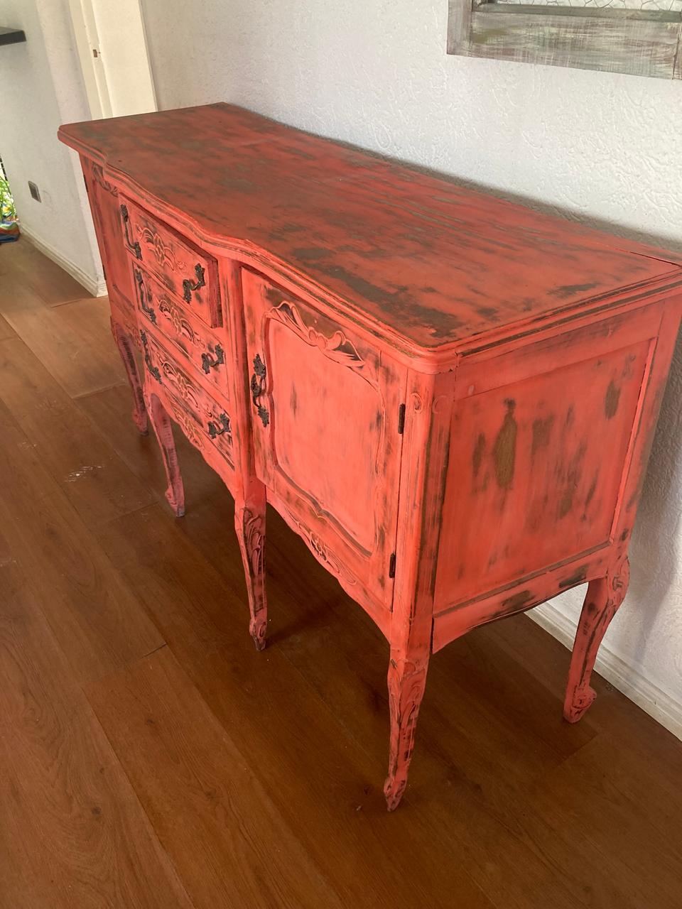 Buffet normando rojo vintage