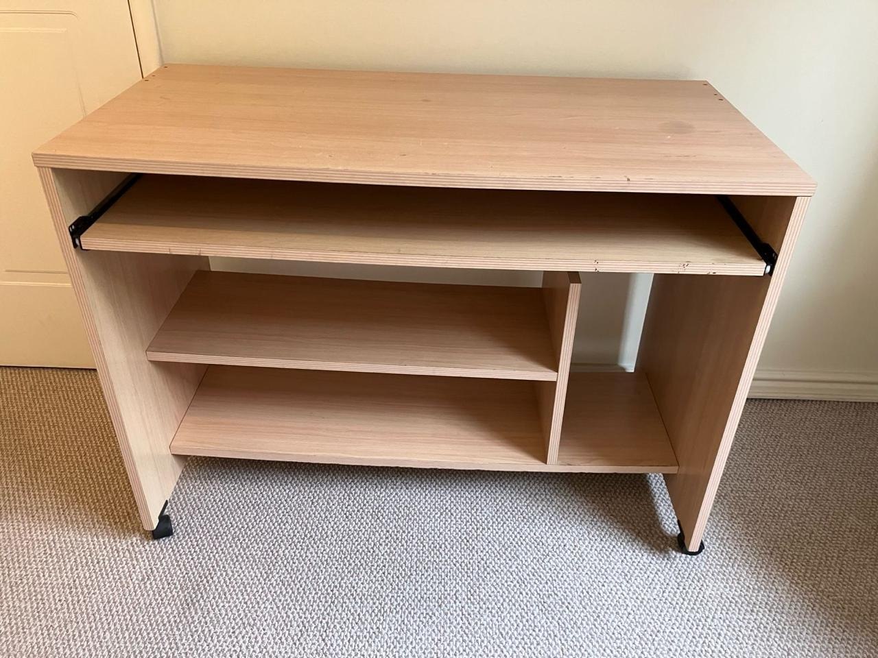 Escritorio melamina tono madera claro