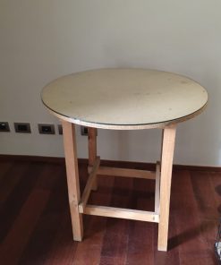 Mesa trup redonda con mantel