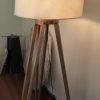 Lámpara de pie trípode madera Tienda Mandarino