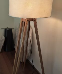 Lámpara de pie trípode madera Tienda Mandarino