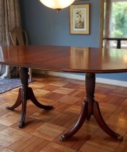Mesa de comedor extensible con marquetería